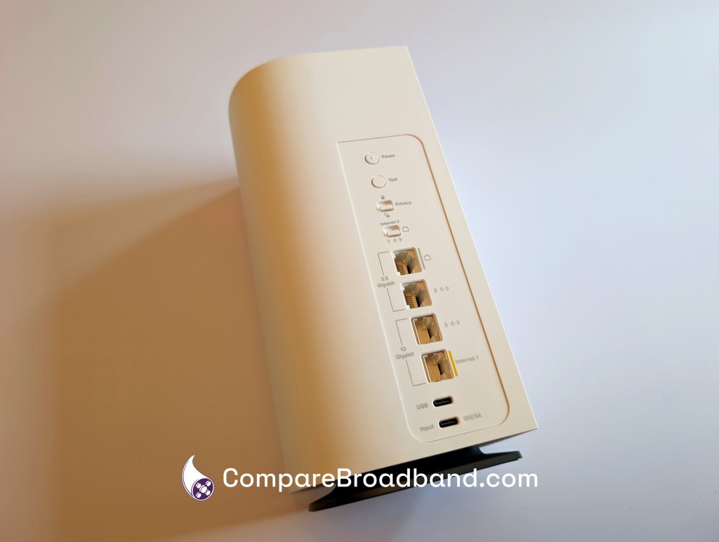 Community Fibre Linksys M62 WiFi router.